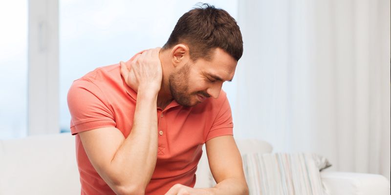 avoiding text neck pain