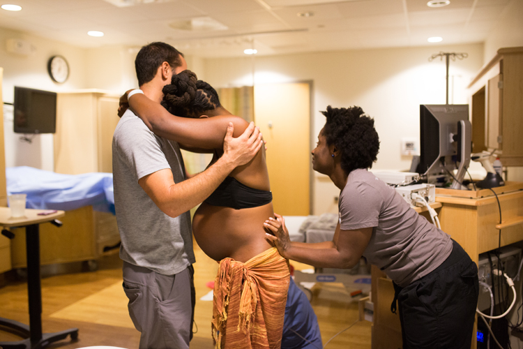 doula helping the couple with birth